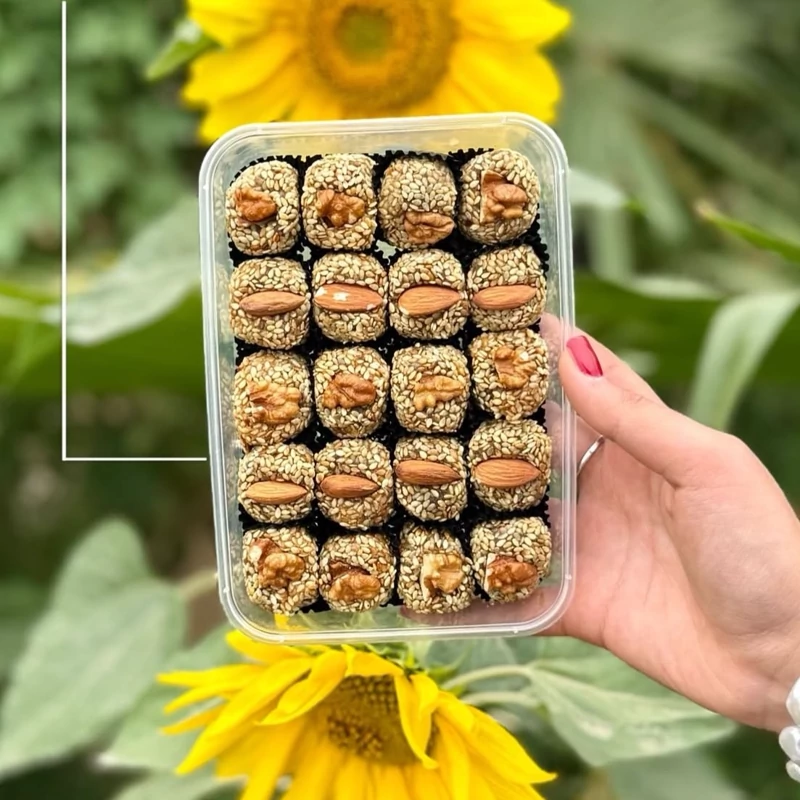 ترافل خرمایی با مغز بادام و گردو