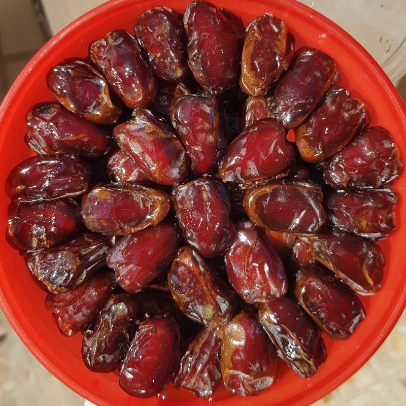 خرما کبکاب درجه یک ظرف یک کیلویی شسته شده