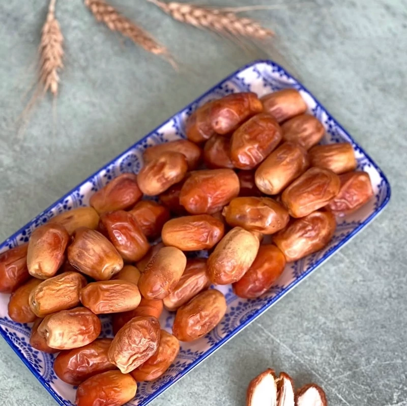 خرما زاهدی درجه یک وباکیفیت (یک کیلویی)